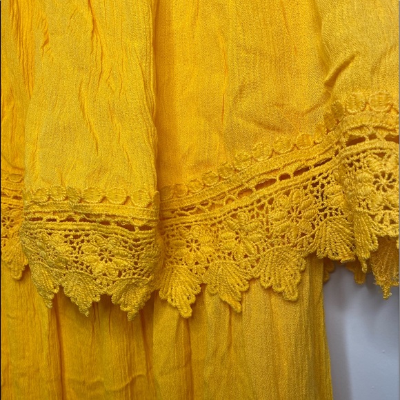 Hello lovely humans, selling this gorgeous sleeveless dress :) - Picture 2 of 4